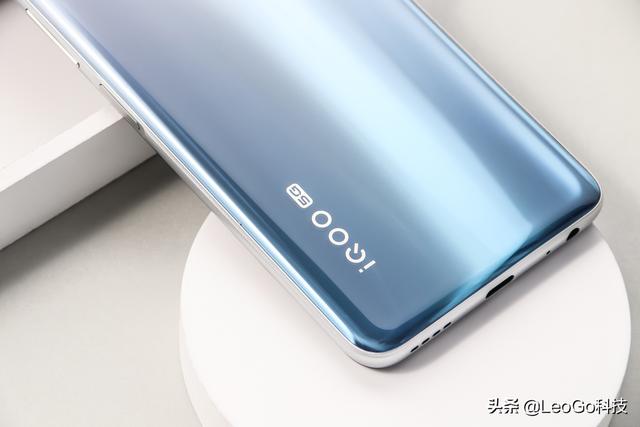 尊龙z6双重福利大派送:疫情期间想买手机该怎么买？3500左右的预算，有何推荐？