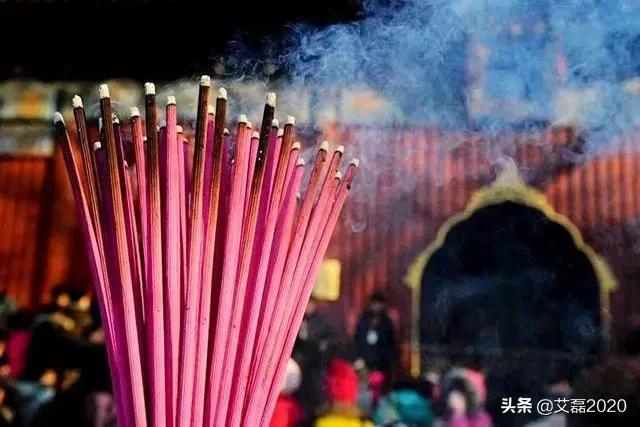 每月初一十五到寺庙上香好吗