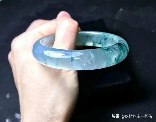 淘宝上几百块钱的玉镯能买吗,现在淘宝上直播卖玉石的都是真的吗？