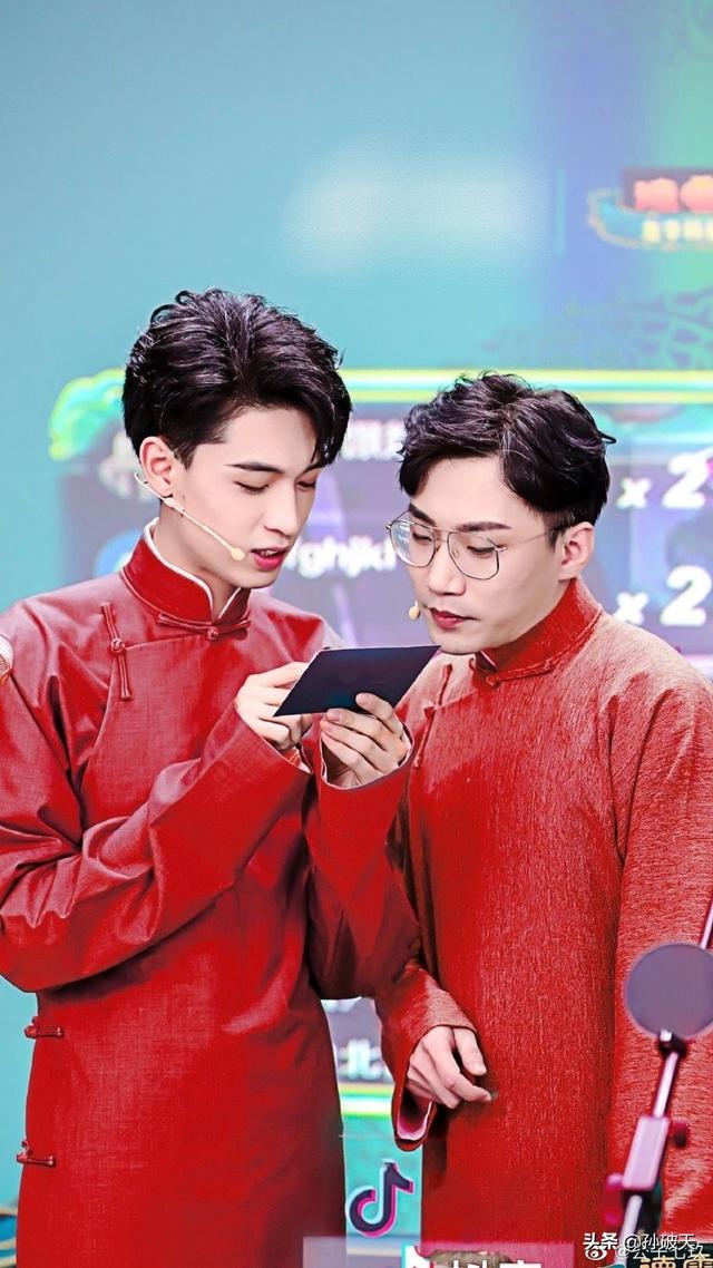 秦霄贤个人简介:秦霄贤专注影视综艺，很少说相声，何九华非要和他搭档，图什么