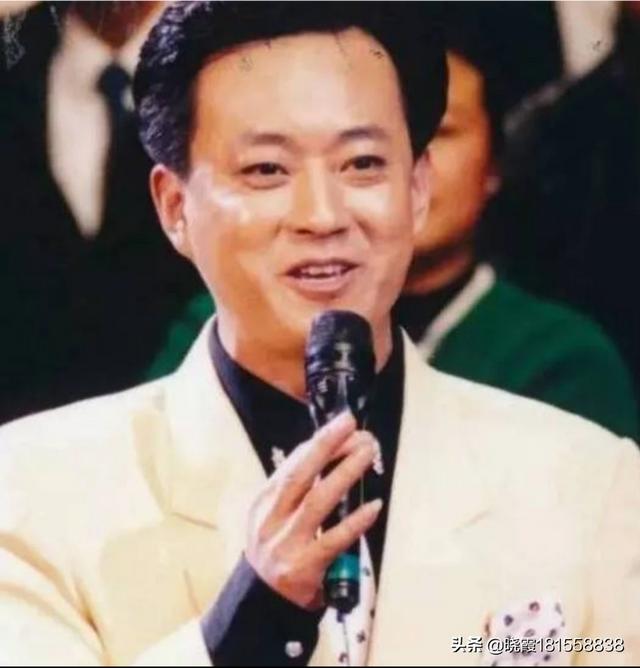 朱军的妻子:朱军在老婆大风中起舞似少女太撩人，朱军赋闲在家老婆不介意吗？