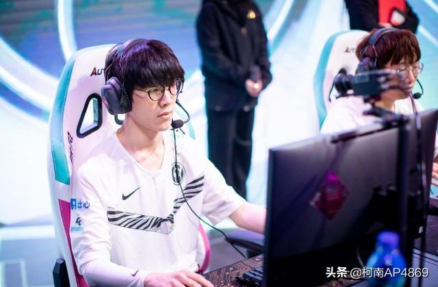 IG横扫VG,Theshy“英雄选择图”火了,Rookie：他一打团就梦游,如何评价这场比赛？