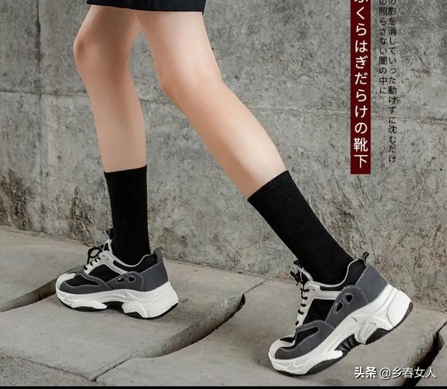 黑色中筒袜穿什么鞋比较好看？插图13