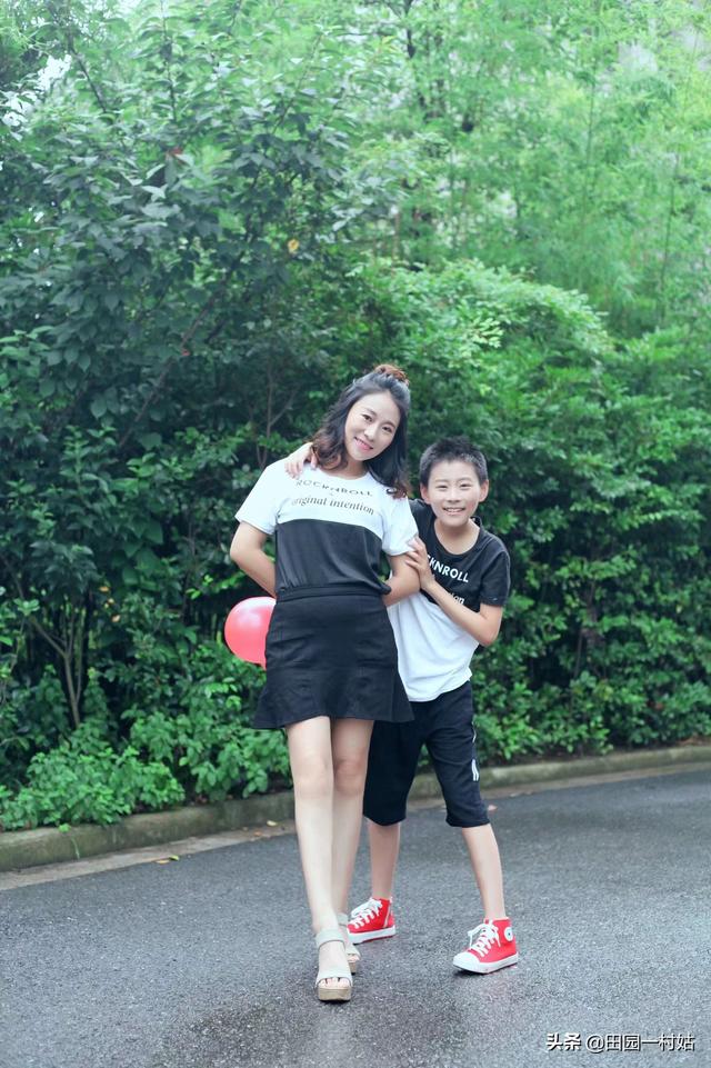 小孩自己带和父母带的利弊是什么？