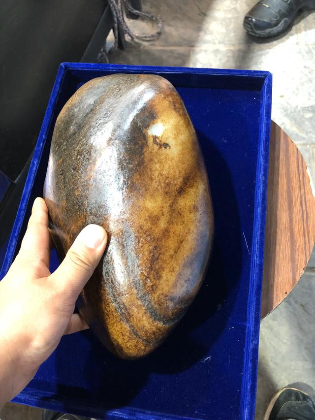 手镯 贵妃 正圈 圆条,雕一个玉镯需多少斤的料？注意什么？