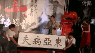 任贤齐扇子:娱乐圈里谁遇到的事最尴尬？