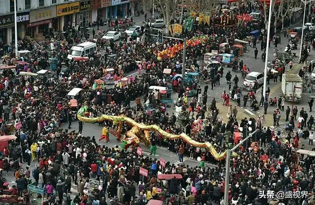 河南农村庙会斗狗现场视频:今年河南滑县火神庙会，有社火表演么？