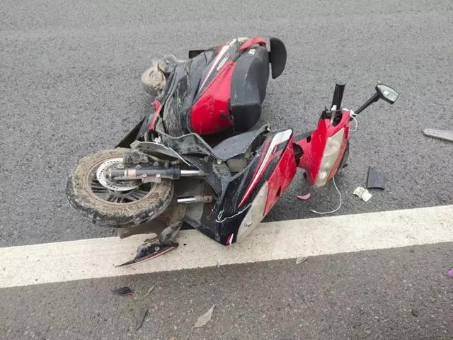 朋友借我电动车摔断了腿,让我出5000块钱的医药费,该给吗?-生活百科