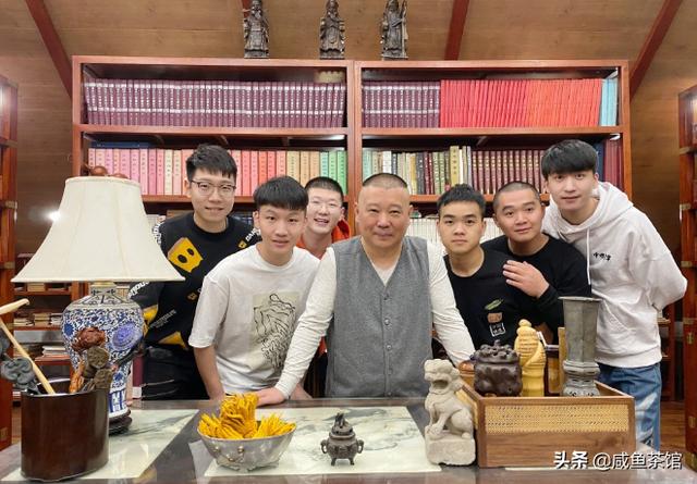 侯宝林儿子:侯震为什么不改名叫侯云震或者侯鹤震？