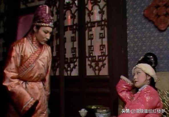 康熙来了高清版康熙宠物诊疗室:读红楼梦的人有谁知道：秦氏嘱咐好生看着猫狗打架的寓意？