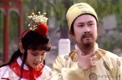 《红楼梦》里出现过刀剑等冷兵器,它们是怎么存在的？有什么作用？