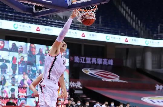 韩德军:辽宁男篮内线告急，韩德君状态下滑严重，周琦能否回归接班大韩？