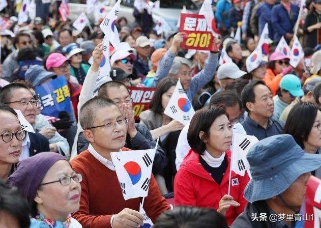 郑多彬葬礼:此次韩国娱乐圈的丑闻为什么能惊动总统文在寅？
