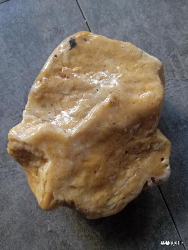 黄蜡石原石价格表,怎样了解蜡石的行情价呢？