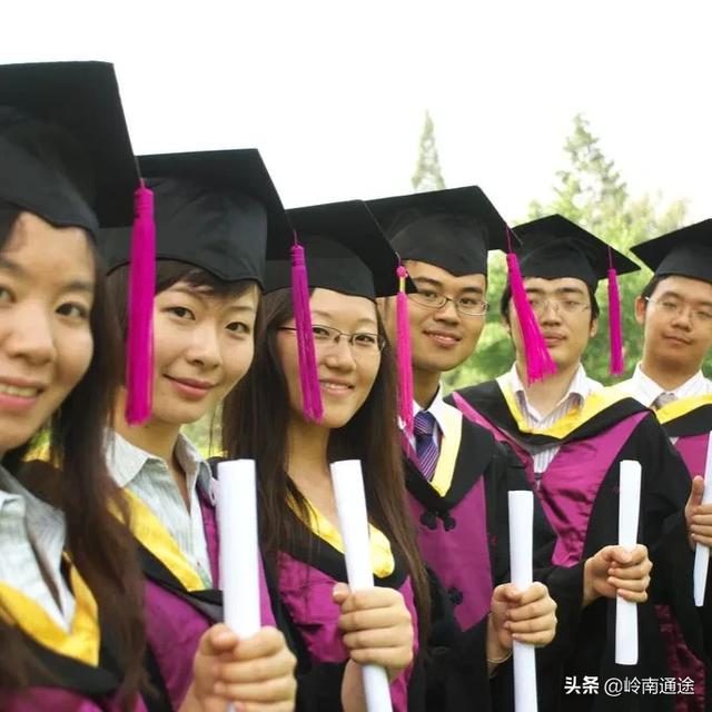 在深圳做教师工资怎么样，为什么深圳这么多清华北大毕业的选择去做小学和初中老师？