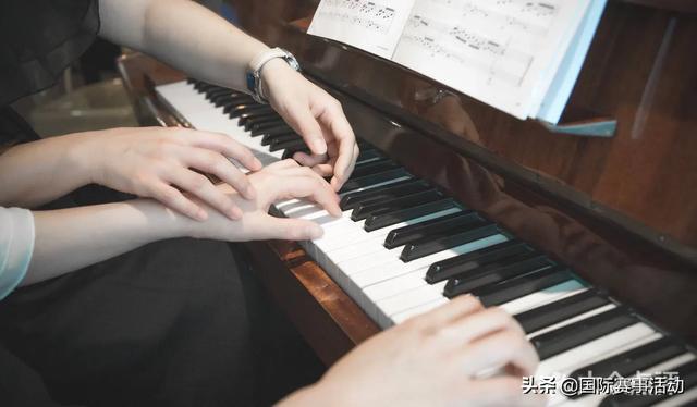 如何生动有趣地迈进五线谱学习之门，为什么感觉成人学钢琴这么难以坚持