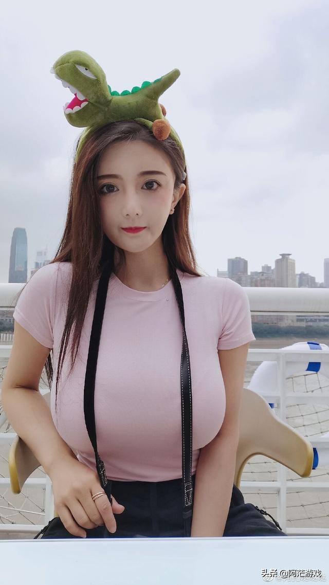 主播古阿扎回应不雅视频问题,承认有三部,是被前男友骗了,你有何看法？