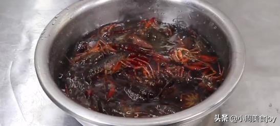 小龙虾这样做拌一拌太过瘾了，小龙虾怎么做味道好，那些调料必用