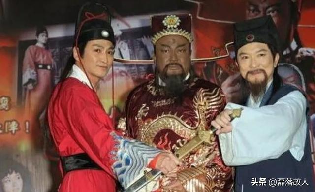 丁月华:南侠展昭和北侠欧阳春、锦毛鼠白玉堂三人武功如何排名？