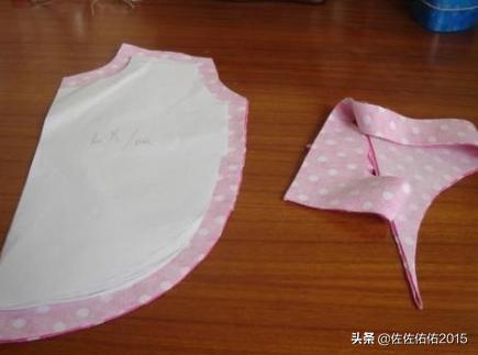 宠物狗鹿犬衣服制作:狗狗的四脚衣服如何制做？