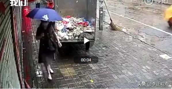 东莞环卫工人带宠物鸭扫大街:广西一商铺摆摊乱扔垃圾，被环卫工用生蚝垃圾堵门，你有何看法？