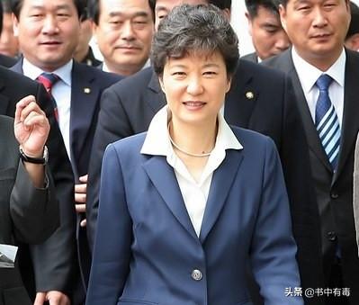 朴槿惠案三大罪是否全部被终审定谳了？32年是终极结果吗？她正式转监服刑了吗？