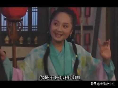 武林外传中为什么老白听了扈十娘的曲子就挣扎着往外爬？