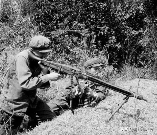 MG34和MG42,这两挺机枪有什么不同么？各自优势都在哪？