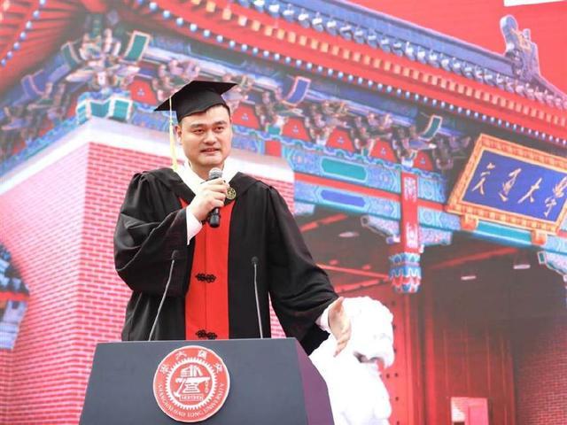 为何现役运动员孙杨已经成为博士，而姚明本科毕业却花了七年时间？