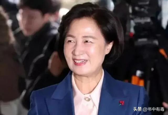 崔钟训道歉:文在寅总统公开道歉，是声东击西给秋美爱打掩护吗