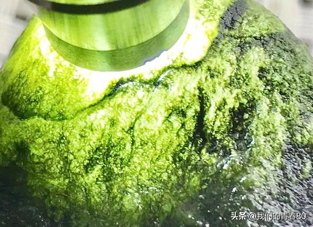 缅甸翡翠玉如何鉴别好坏,怎样挑选缅甸玉原石？怎么看比较内行？