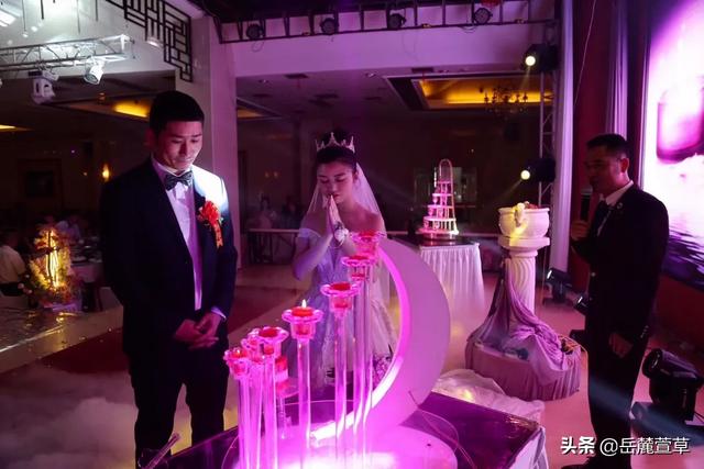 周弋楠婚礼现场:婚礼现场我岳父母要参加，可我家风俗是他们不能参加，要答应吗？
