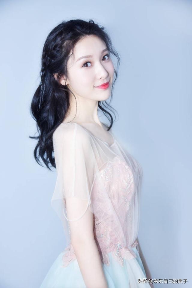 中国内地舞蹈演员)朔州张倩云(出生于山西省朔州市,农民歌手,花腔女