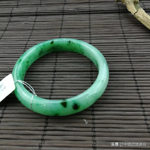 32种翡翠颜色等级排名,玉镯分了几个等级?A货是什么意思？