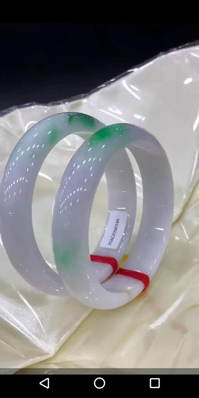 老凤祥5000左右玉手镯,五千左右能买个什么品质的翡翠手镯？