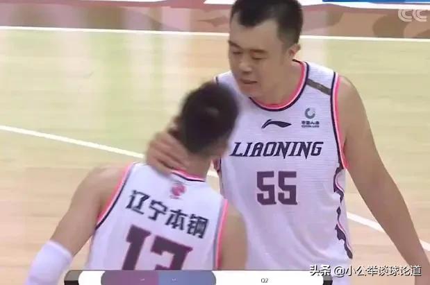 韩德君差点儿没拉住，郭艾伦为什么会对着小将王化东怒吼呢？