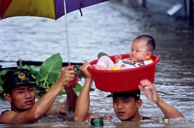 长江流域发大水为什么不能及时排向大海？