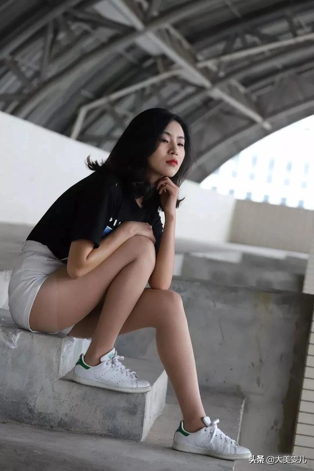 丝袜是女人很好的朋友,穿裙子的时候应该穿丝袜吗,丝袜应该怎么搭配才好看？