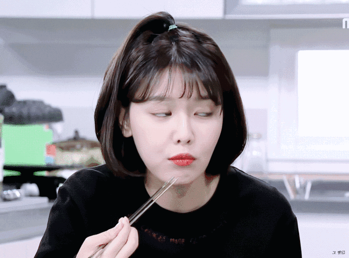 宋茜青春不败:可以给我安利一下少女时代吗（带每个人照片的那种）？