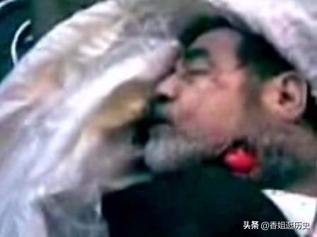 姜文去世了吗:《让子弹飞》里汤师爷临死前说有两件事瞒了姜文，是哪两件？