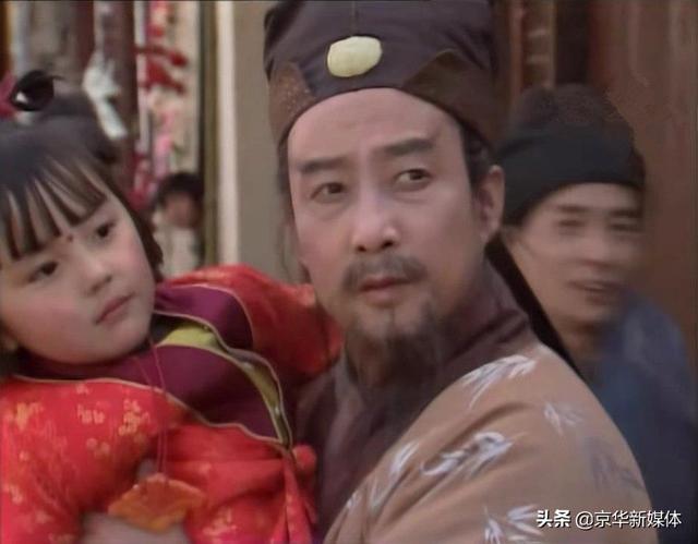 逛街认出被拐儿子:为什么《红楼梦》中开头要写甄士隐女儿被拐的事