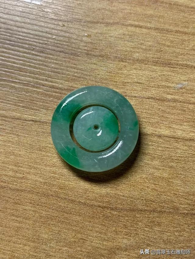 圆条手镯8毫米细吗,看看这条镯子品质怎么样？