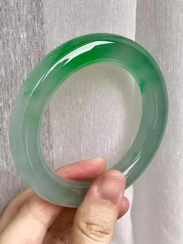 手镯54适合多少斤戴,一般人戴手镯需要多少圈号？