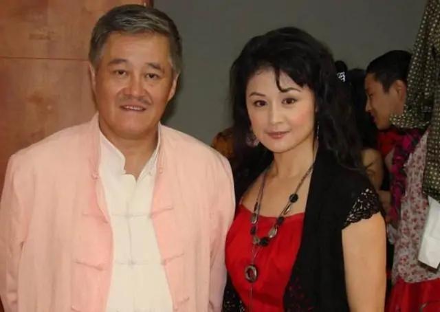 赵本山于月仙:疫情期间，丧事从简，赵本山是否会携众弟子到现场惦念于月仙呢？