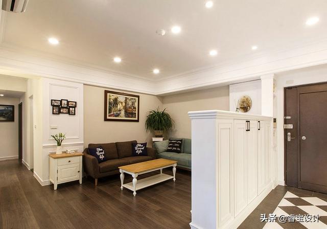 鞋柜放在入户门哪侧好,入户门左右没有墙怎么做鞋柜？