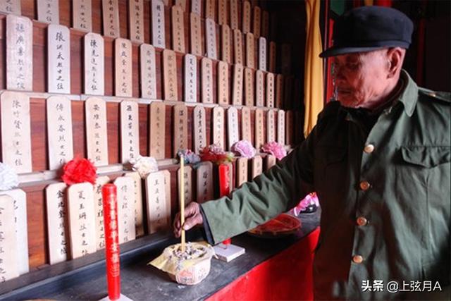 农村晚上守灵的灵异事件:人死后为什么要守夜？守夜都有啥禁忌？