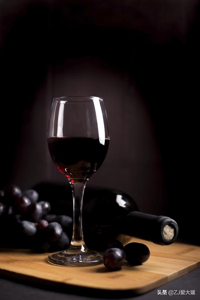 红酒品鉴方法，如何通过品鉴分别葡萄酒的好坏
