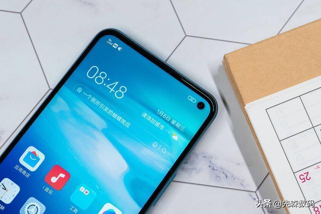 尊龙z6电竞:vivo两千左右的手机哪款性价比高？