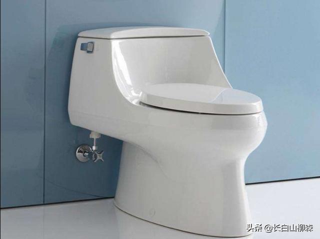 马桶一边上水一边漏水,马桶一冲大便就渗漏是什么原因？
