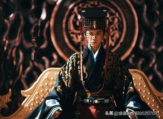 曹丕简介:三十三岁的曹丕兵不血刃，为何就能和平完成朝代的更替？